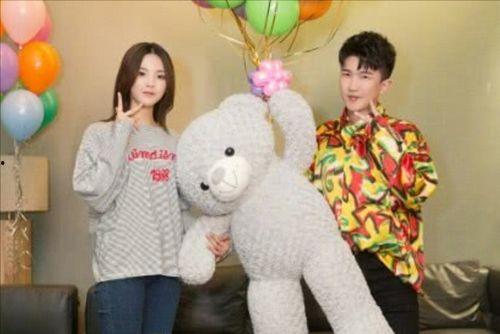 娱乐圈吃瓜全家桶,吃瓜全家桶带你领略明星幕后风云